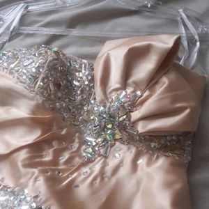 A golden prom dress